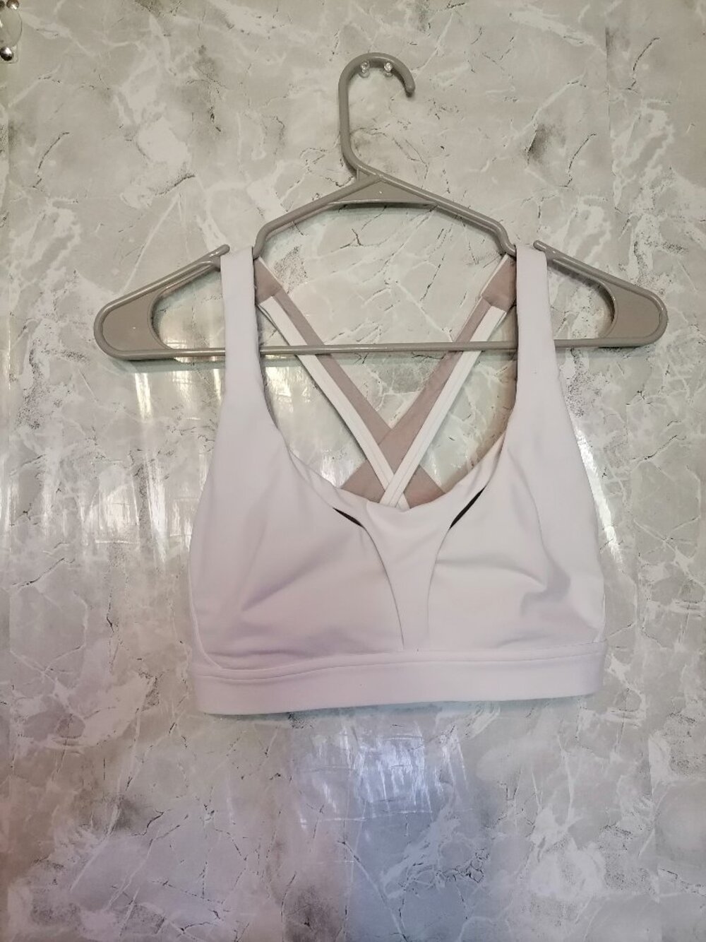 Lululemon Women Sports Bra SZ 6 C/D White with beige lining Strappy Pullover